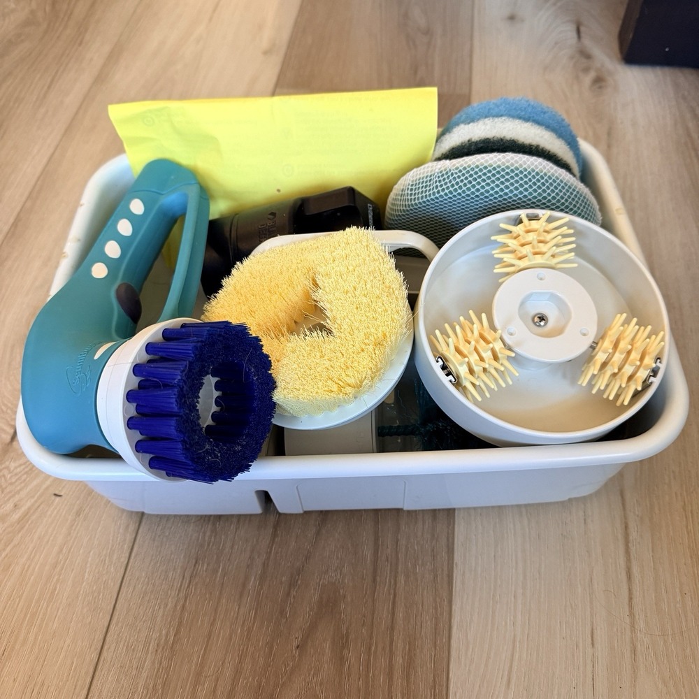 Black & Decker Scumbuster‎ (Cordless Wet Scrubber) W/Battery & All Accessories